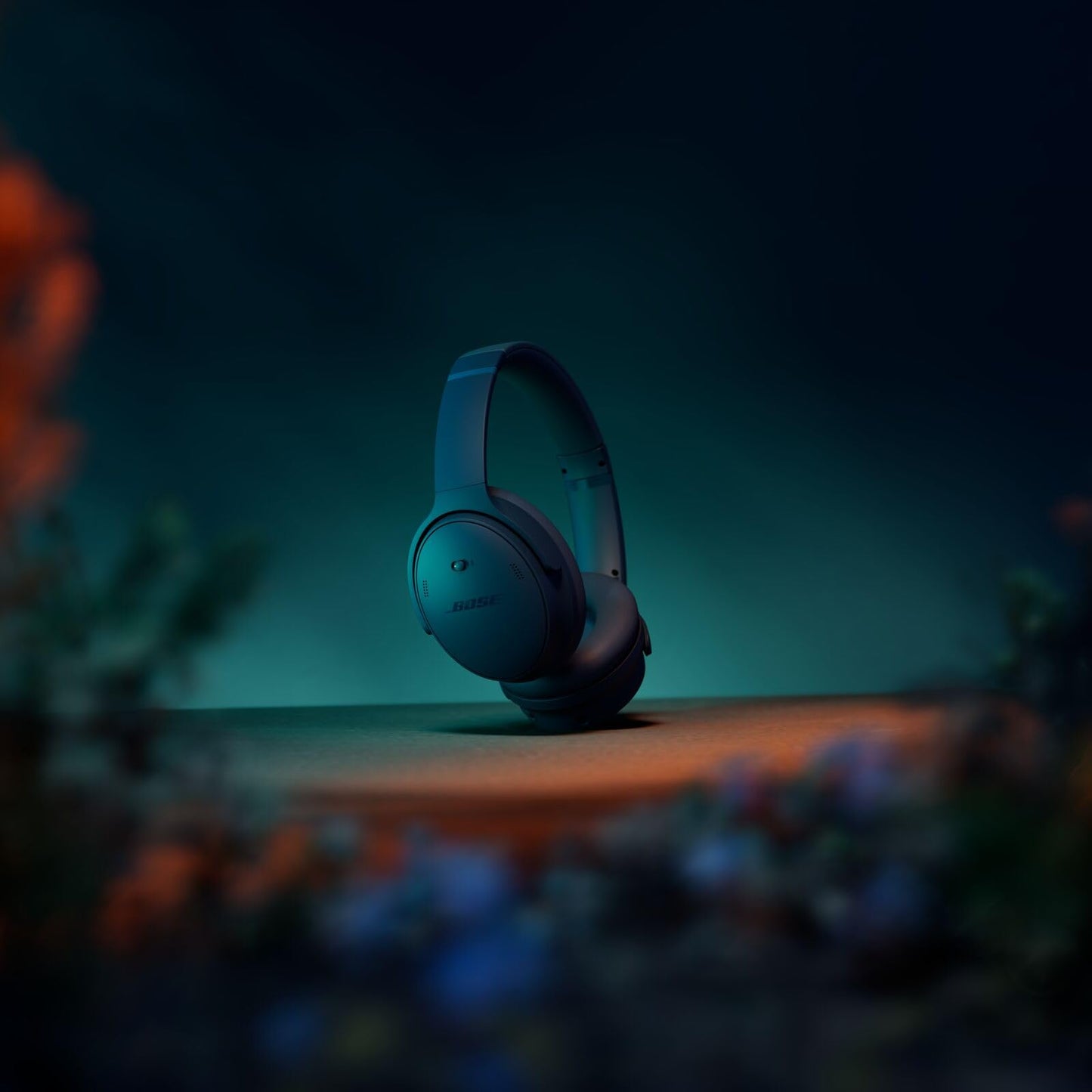 Bose QuietComfort Headphones - Wireless Bluetooth Headphones, Active Over Ear Noise Cancelling and Mic, USB-C Charging, Deep Bass, Up to 24 Hours of Playtime, White Smoke