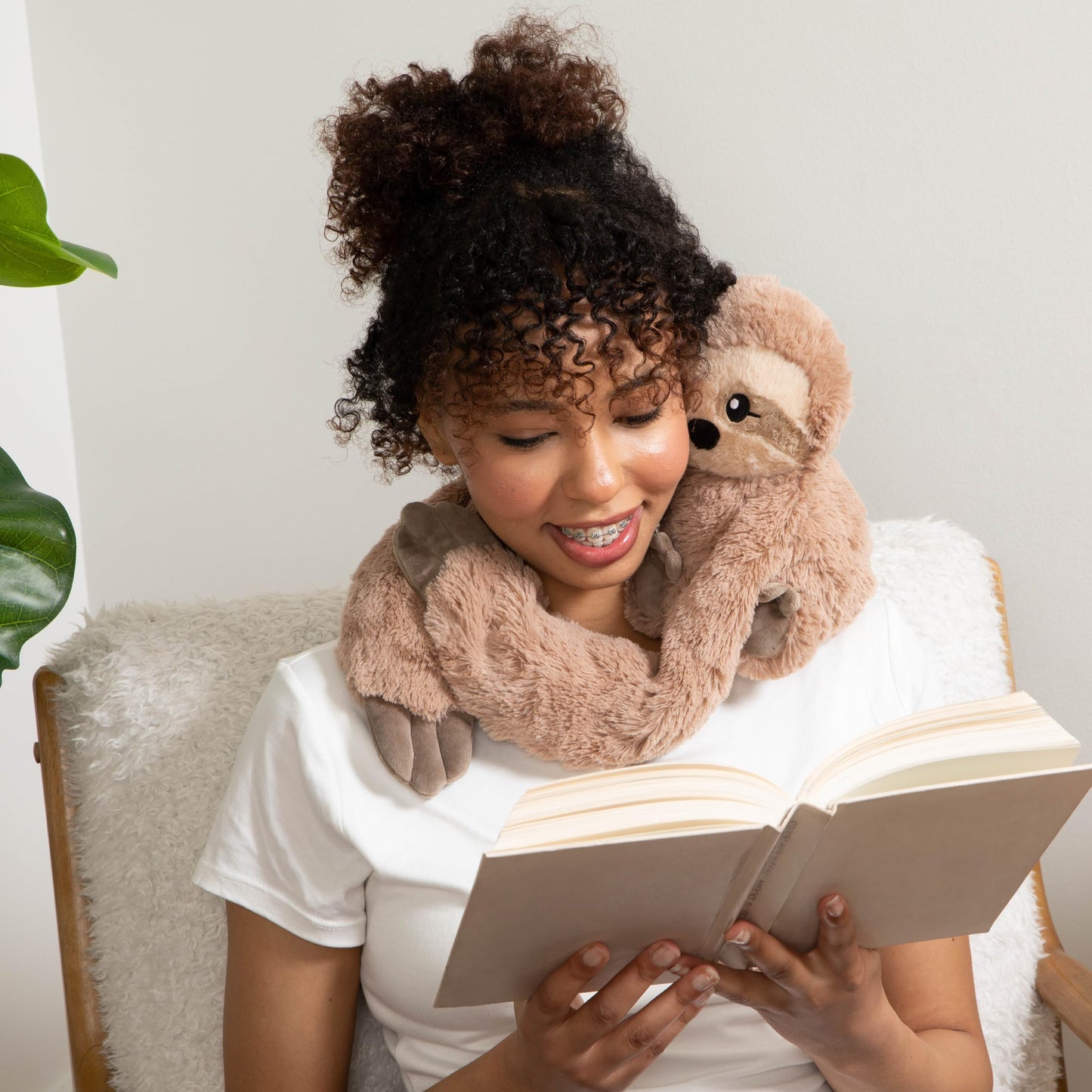HUGIMALS Hugarounds Berkeley the Bat 2.5 lb Microwaveable & Freezable Weighted Plush Neck & Shoulder Wrap | Soothing, Comforting Hugs for Self-Care & Relaxation | Unscented for Ages 2+