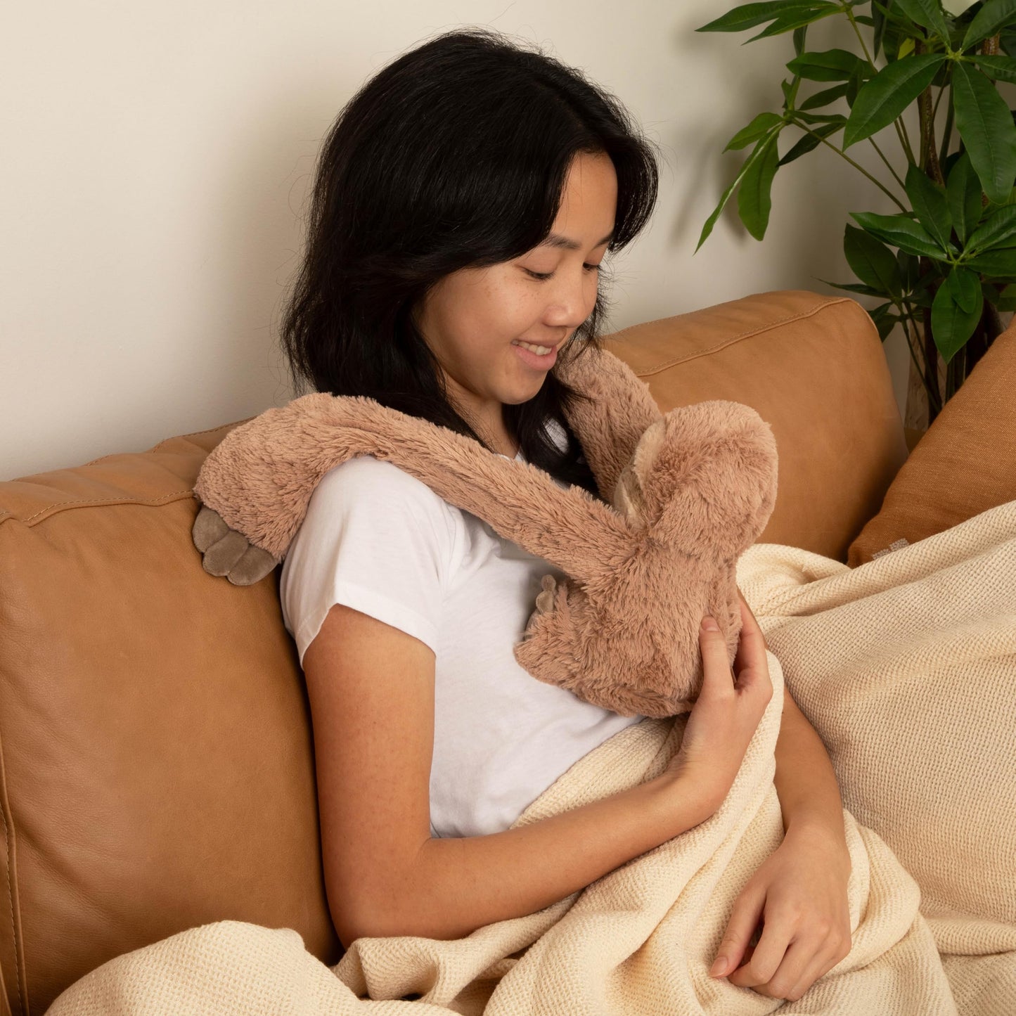 HUGIMALS Hugarounds Berkeley the Bat 2.5 lb Microwaveable & Freezable Weighted Plush Neck & Shoulder Wrap | Soothing, Comforting Hugs for Self-Care & Relaxation | Unscented for Ages 2+